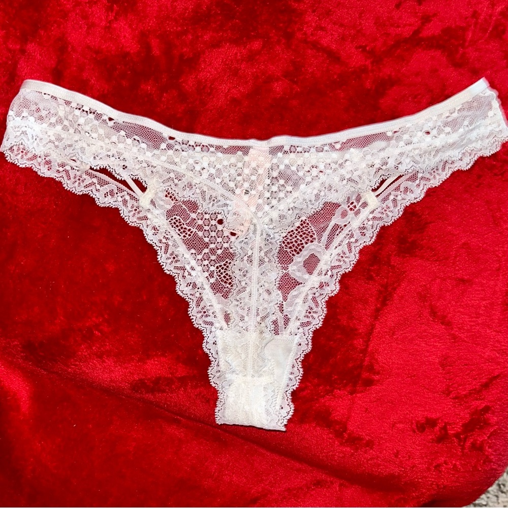 NWT Victoria’s Secret White Lace Thong Panty | XL, NWOT.
